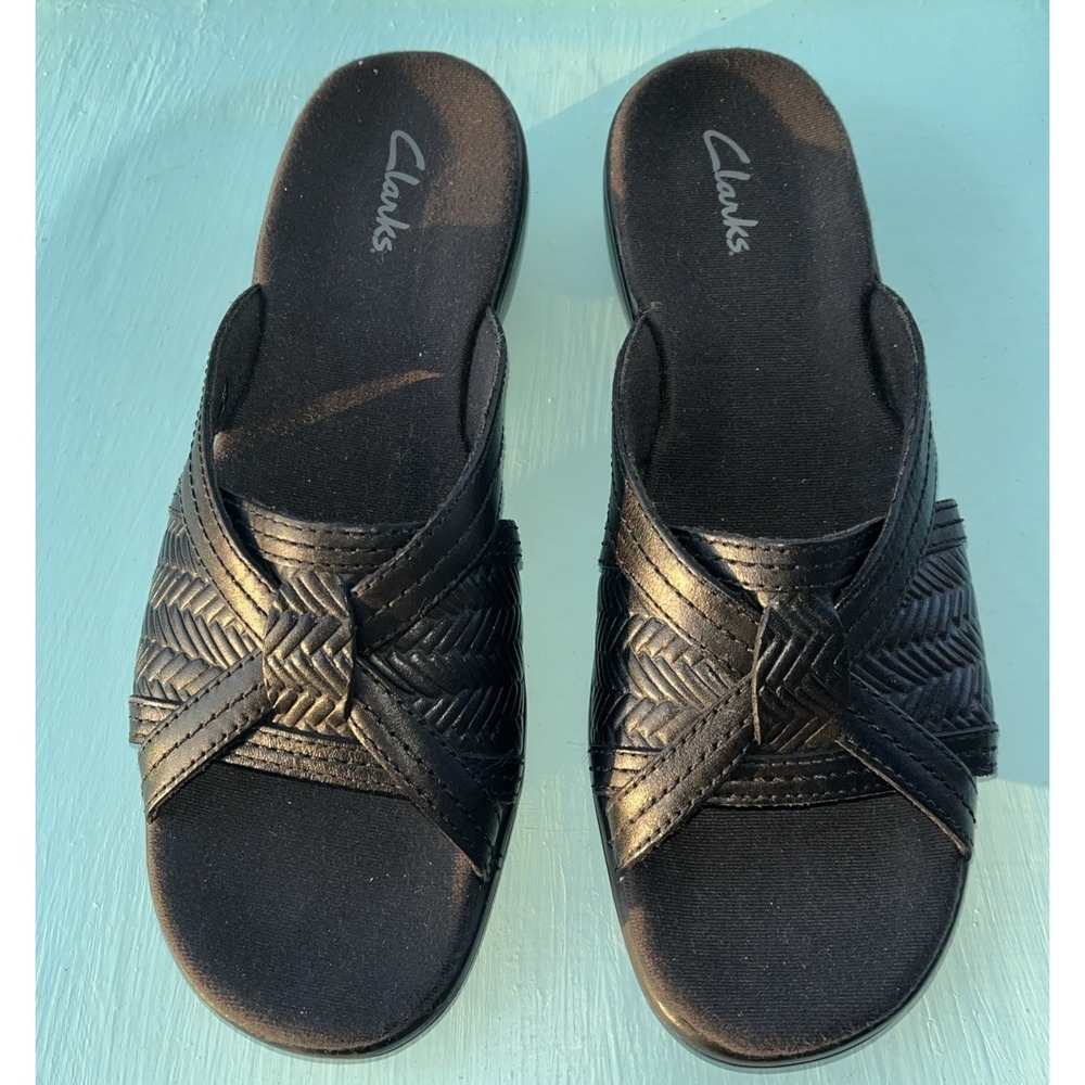 Clarks Women's Size7 M Black Slip On Open Toe Sandals 2 Inch Heels Comfort